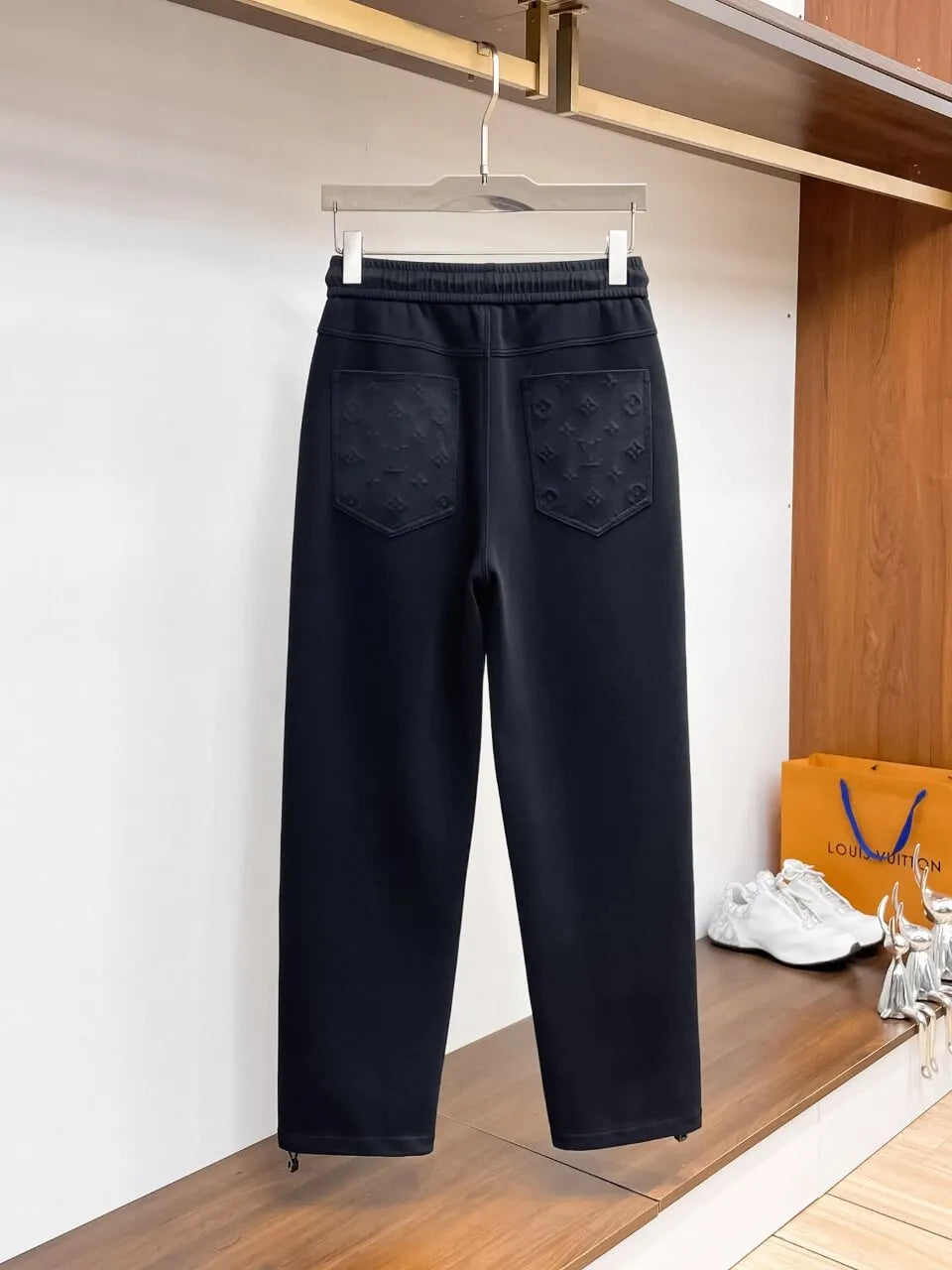 Embossed‑Pattern Cargo Pocket Pants