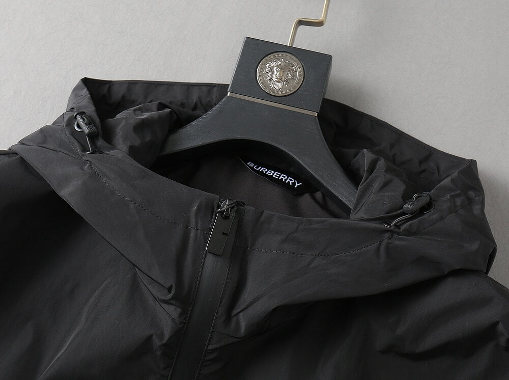 Circular Badge Hooded Jacket