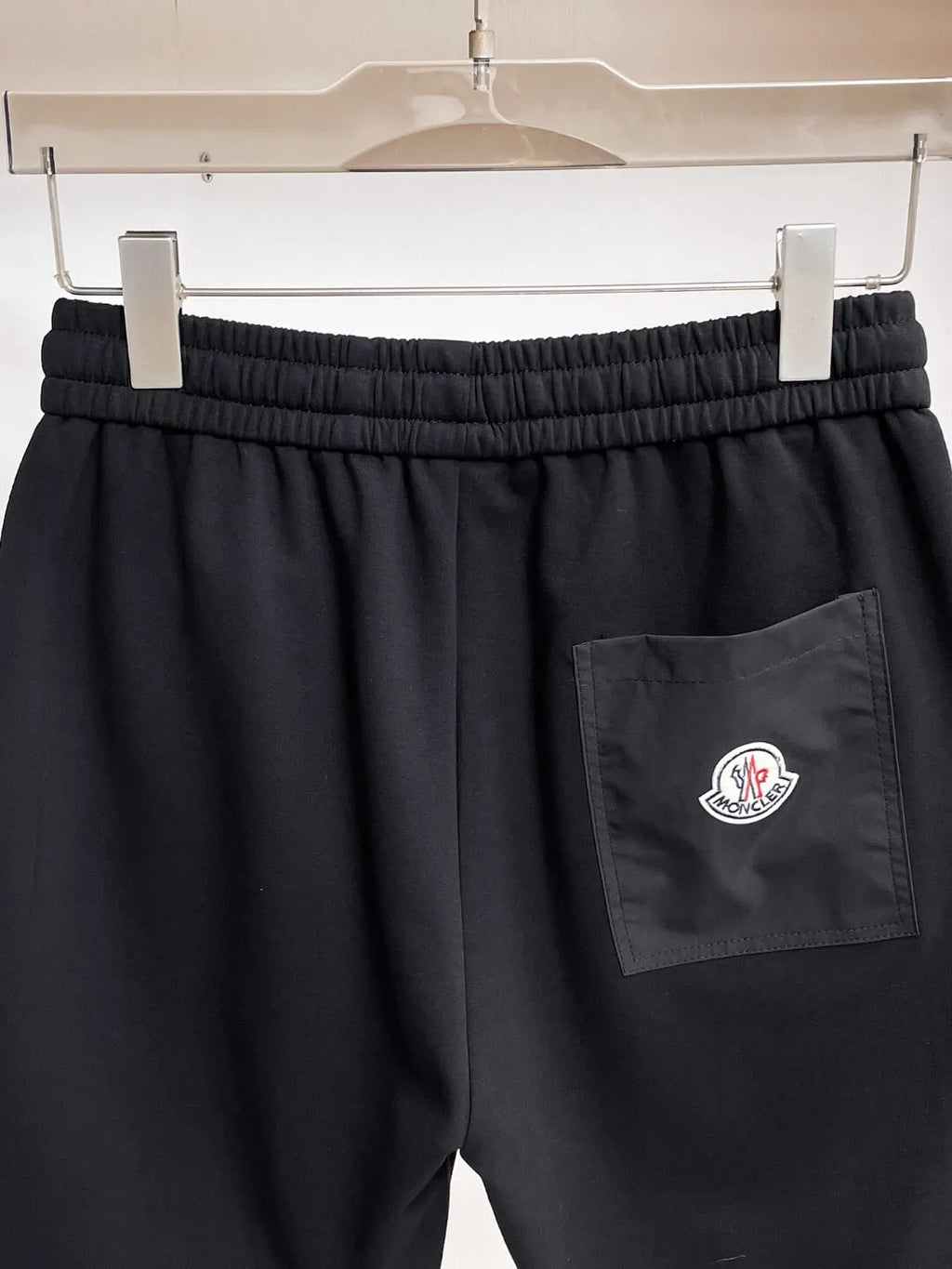 Ribbed Side Tape Badge Shorts