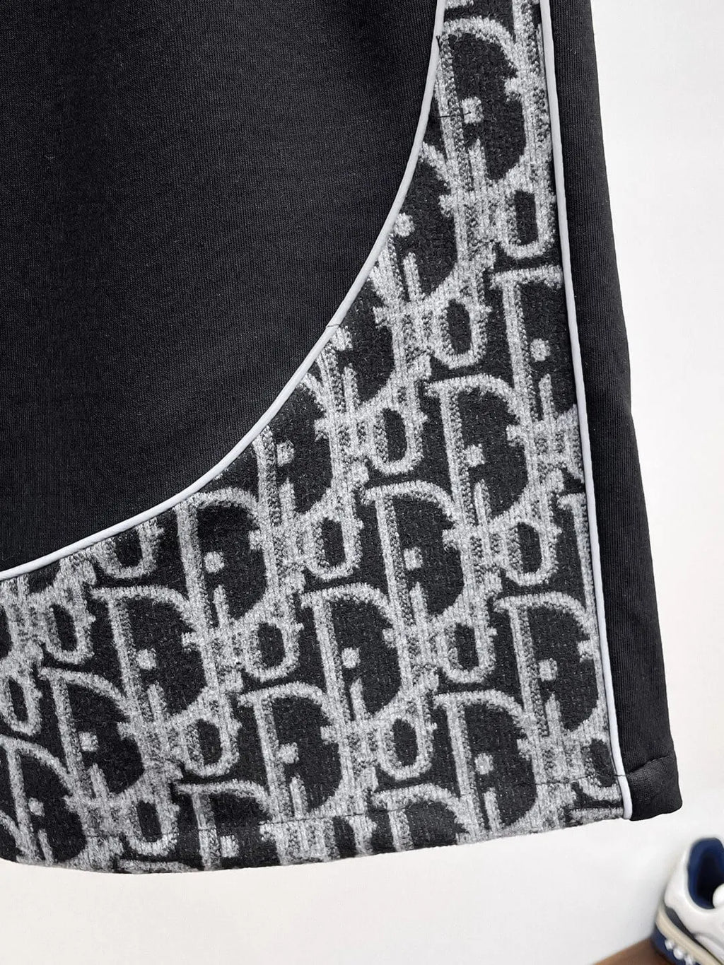 Curved Jacquard Spliced Shorts
