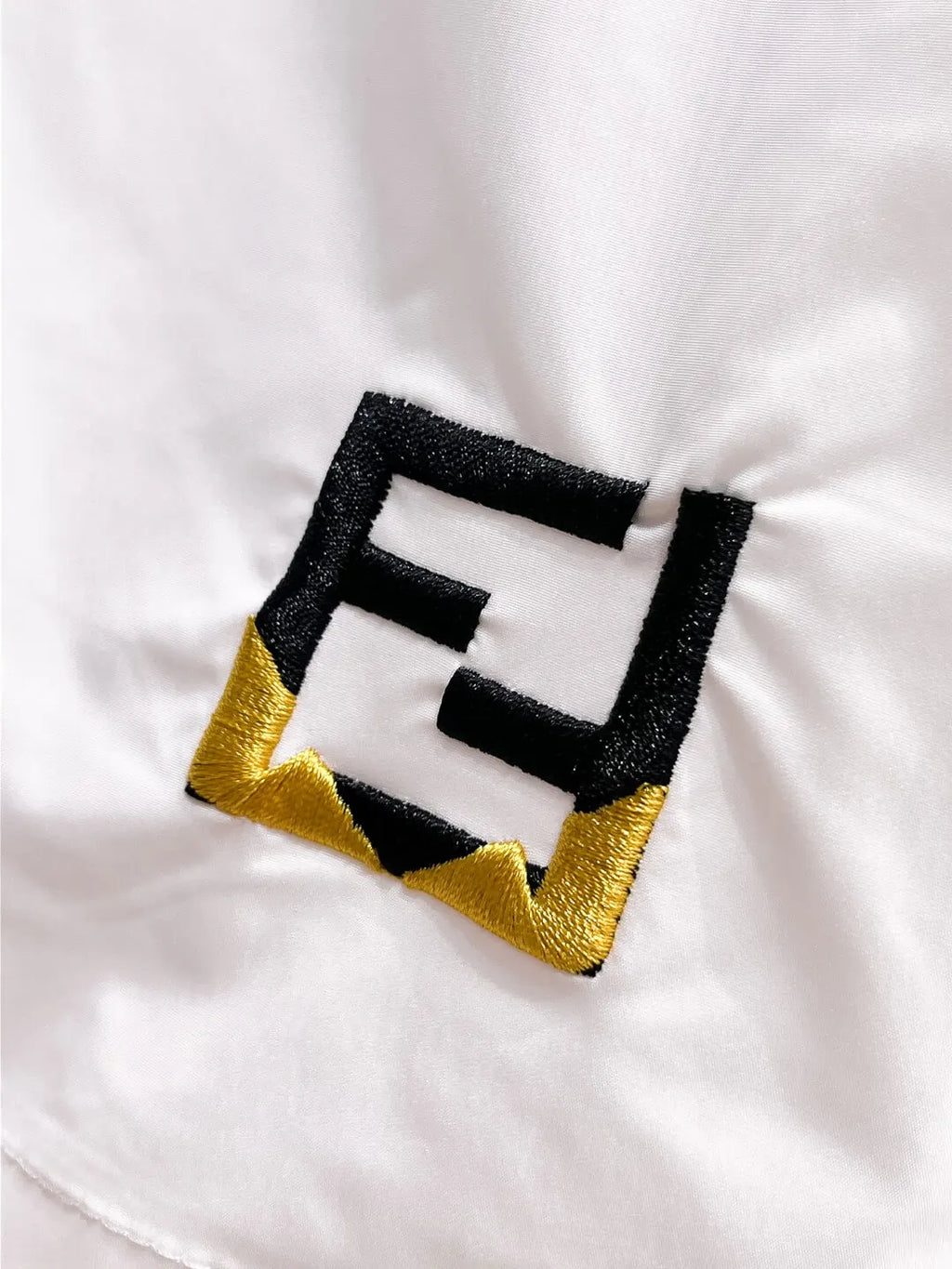 Contrast Logo Embroidered Casual Shorts