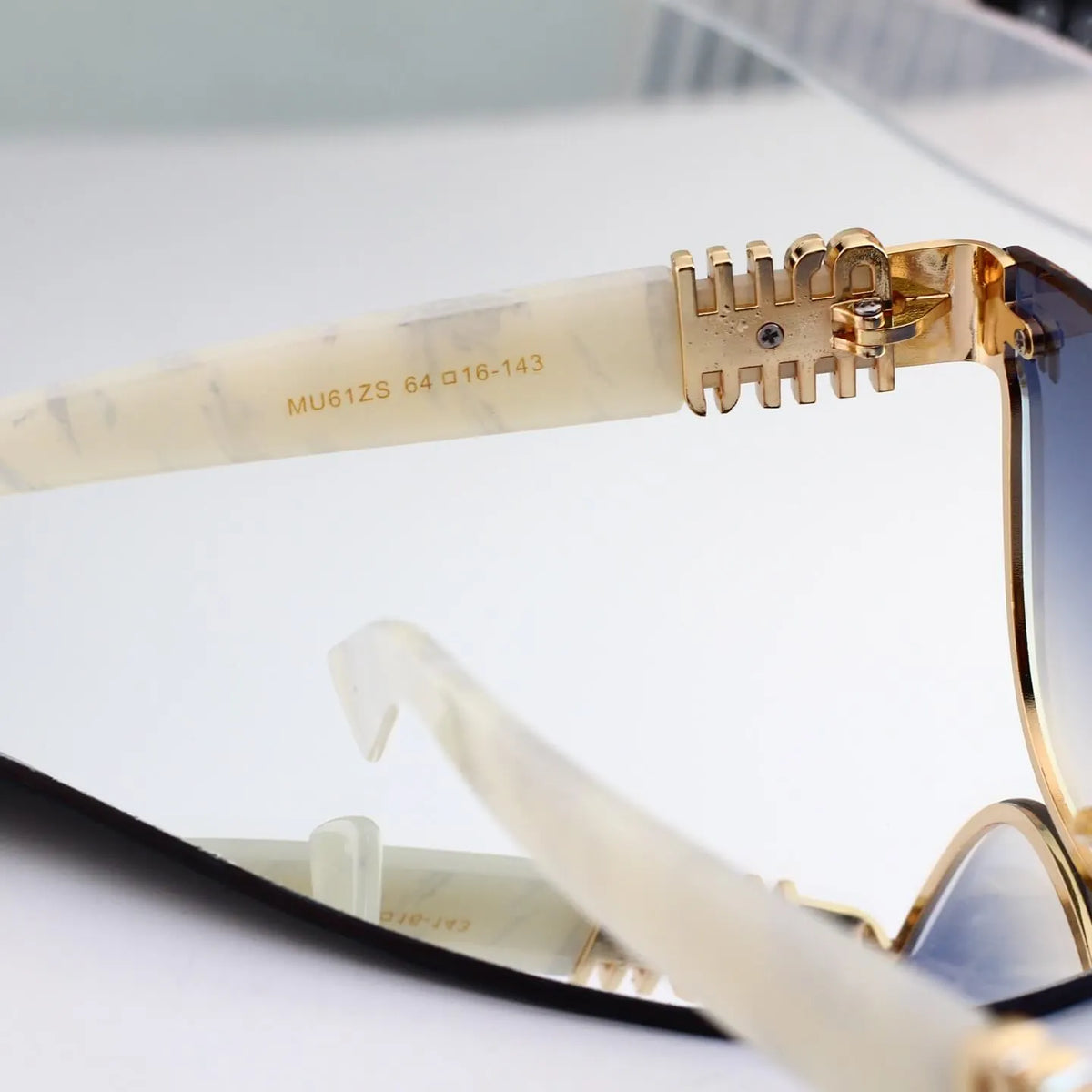 Fashion Hollow Arm Sunglasses